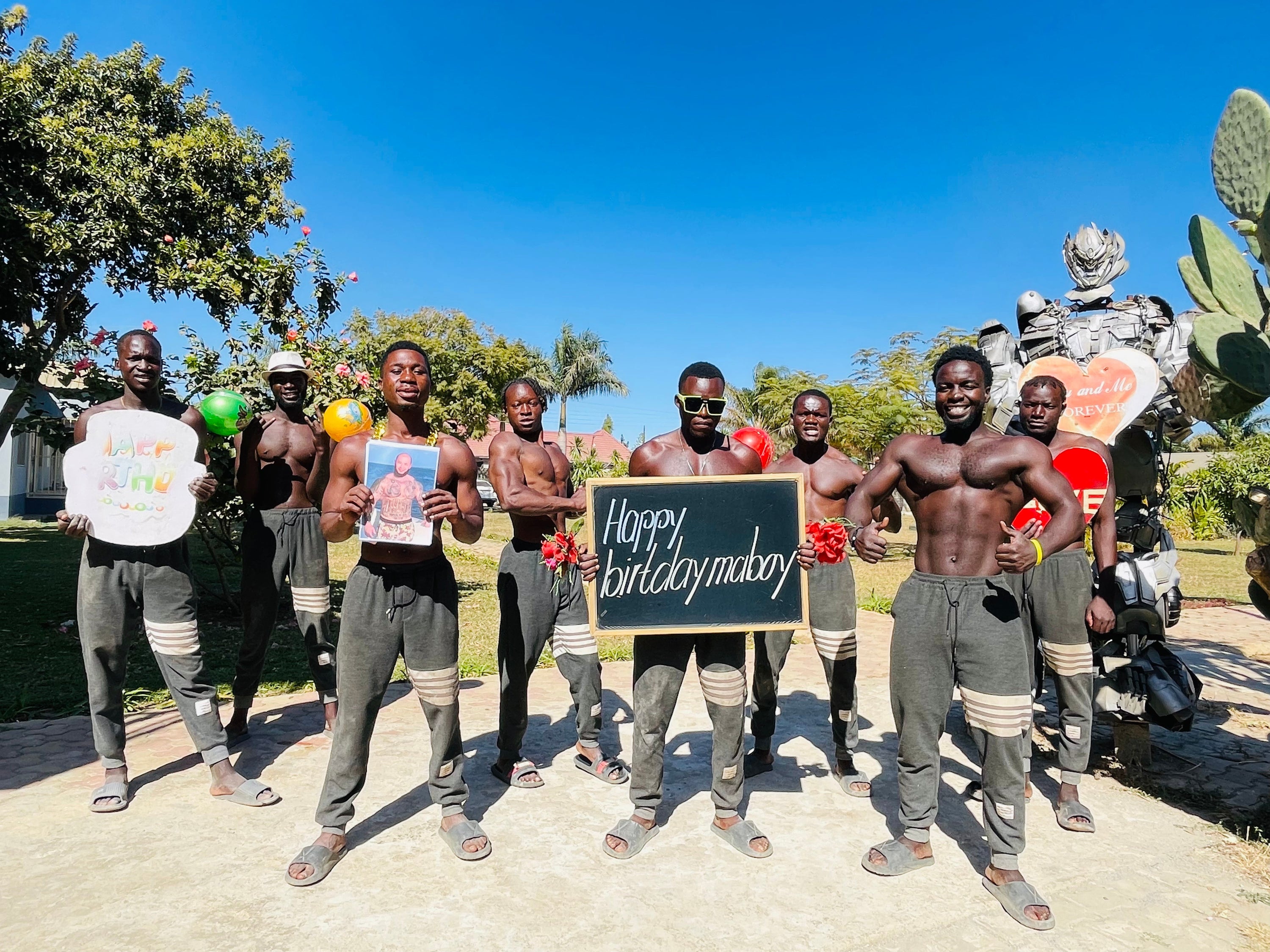 That’s where African dance video greetings come in — colorful, energetic, and fun. These videos take the simple phrase “생일 축하해” and turn it into a full celebration.