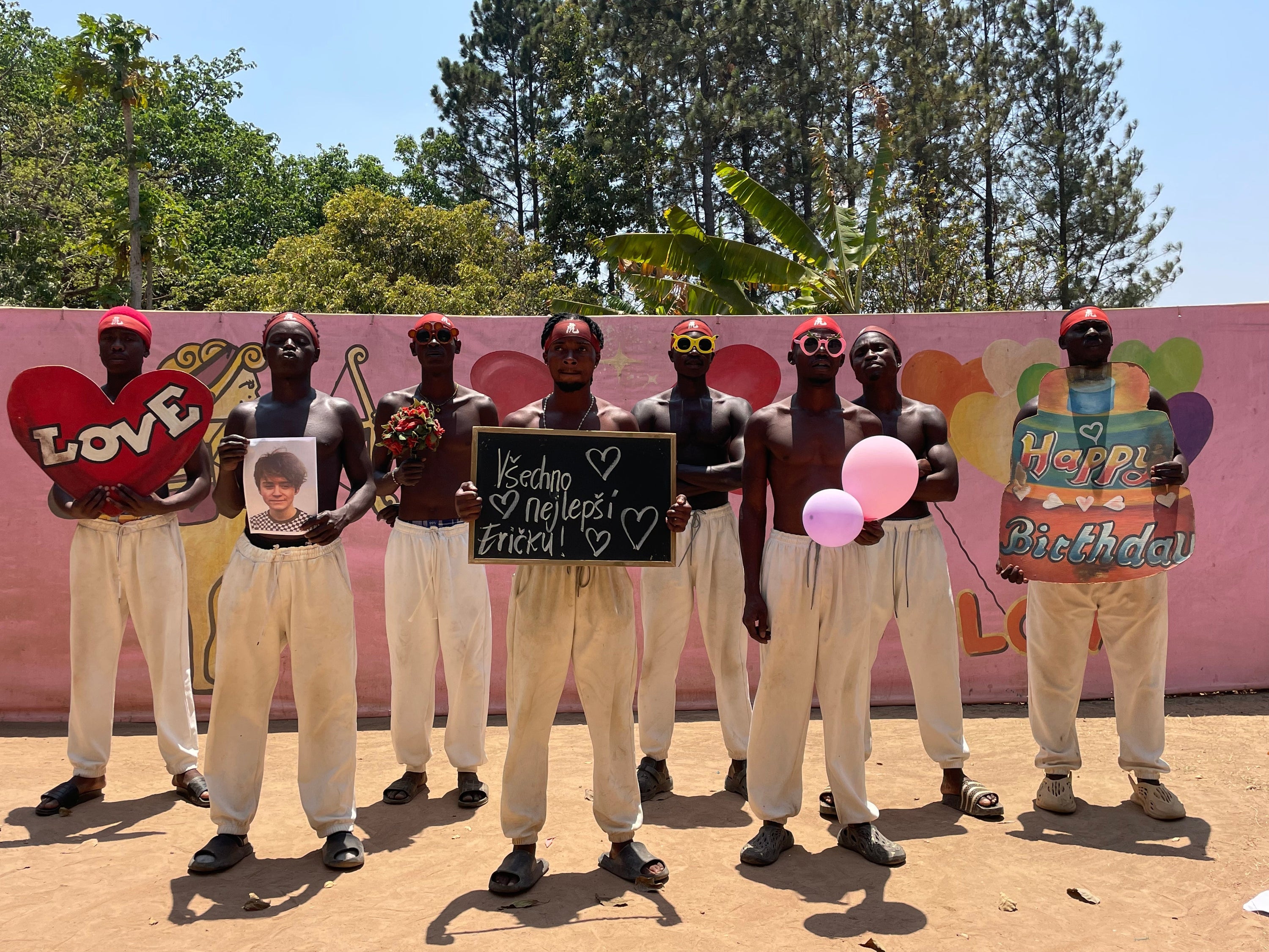 Så här firade vi Eriku med en unik födelsedagshälsning från Afrika!