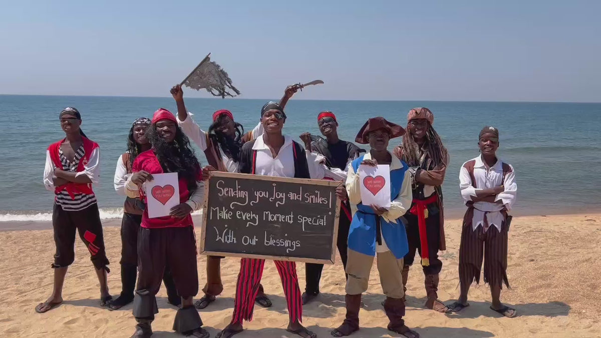 Taneční tým z Afriky s tabulí a přáním