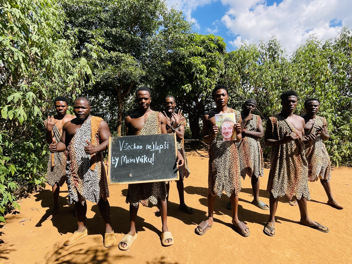 Afrikanisches Tanzvideo für den Sohn zum Geburtstag oder Führerschein