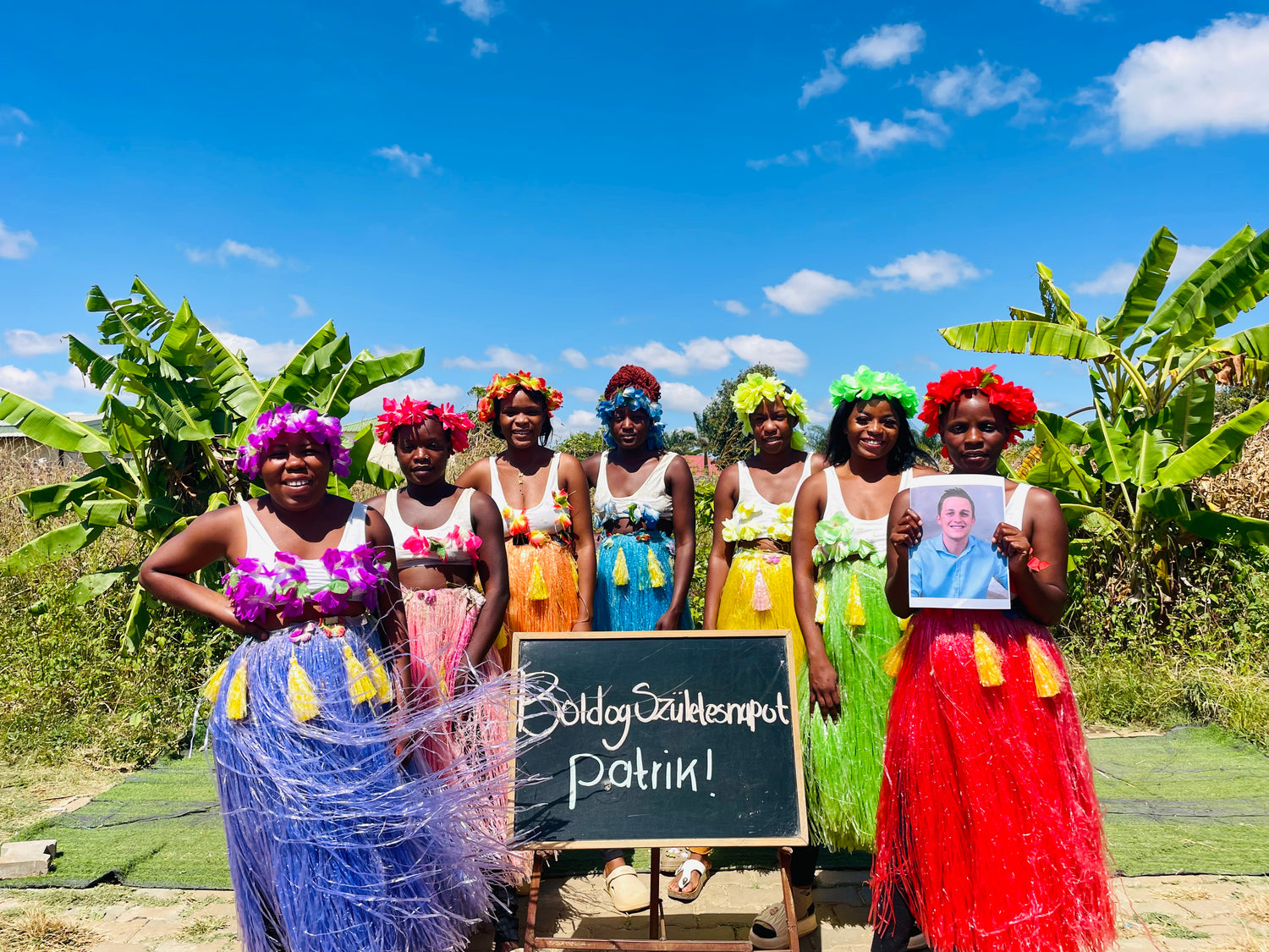 Afrikanische Gruppen-Gratulation zum Geburtstag für die ganze Familie