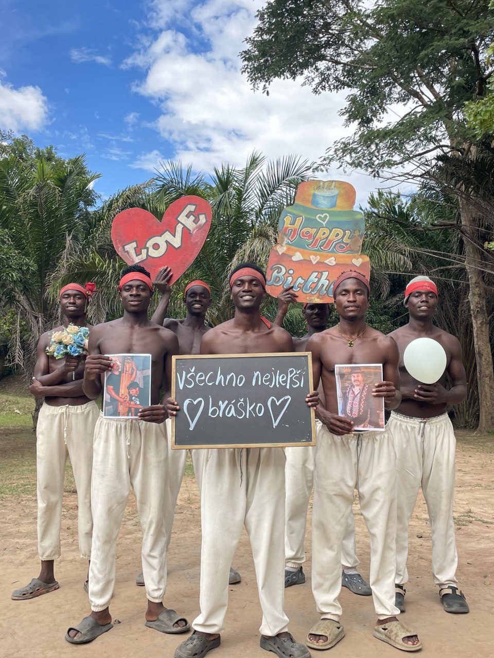 Video Grüße aus Afrika für Papa – Afrikanisches Tanzvideo zum Geburtstag oder Vatertag
