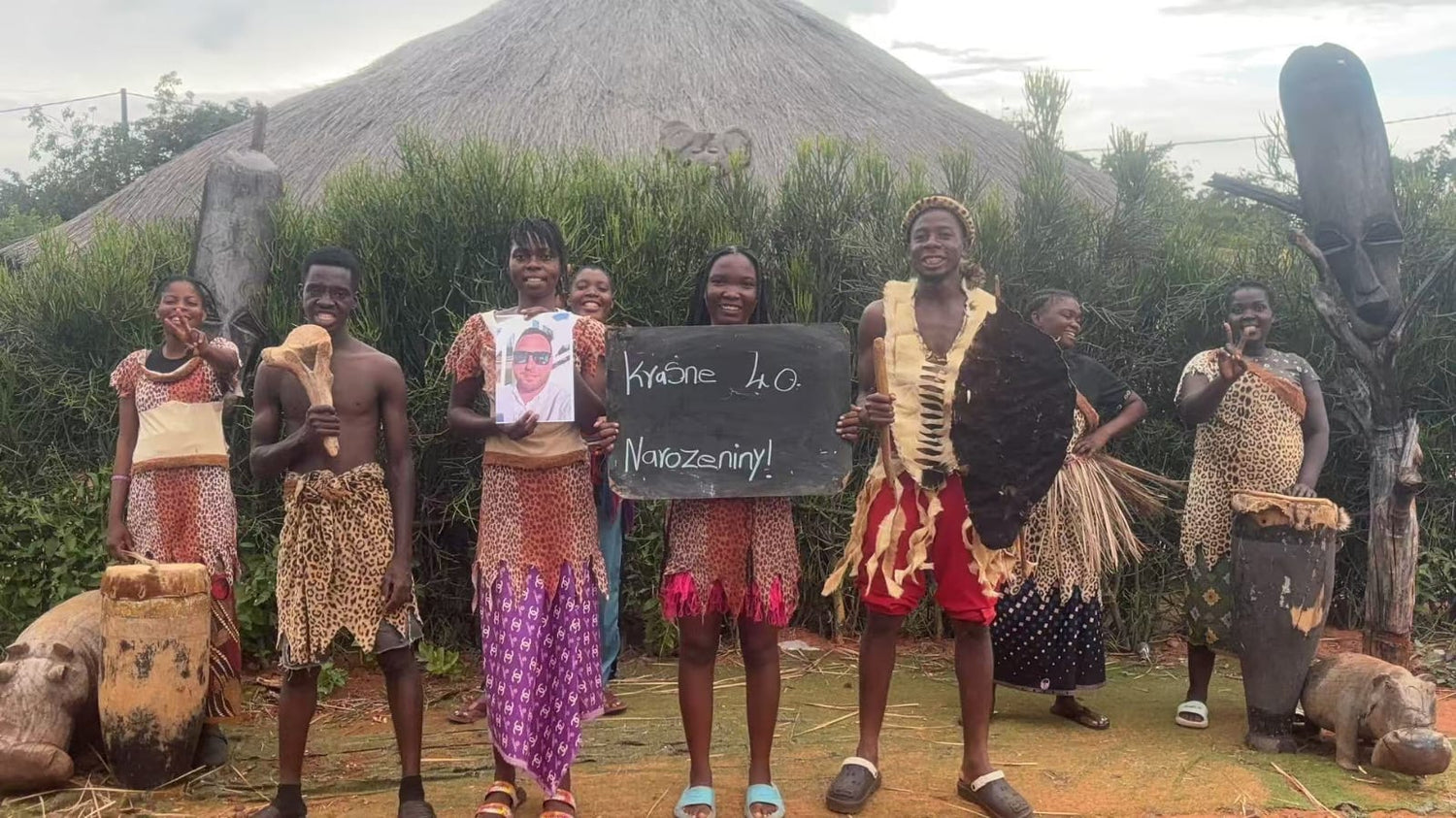 Lustiges Glückwunschvideo aus Afrika für Mama zum Geburtstag – Persönliche Tanzgrüße