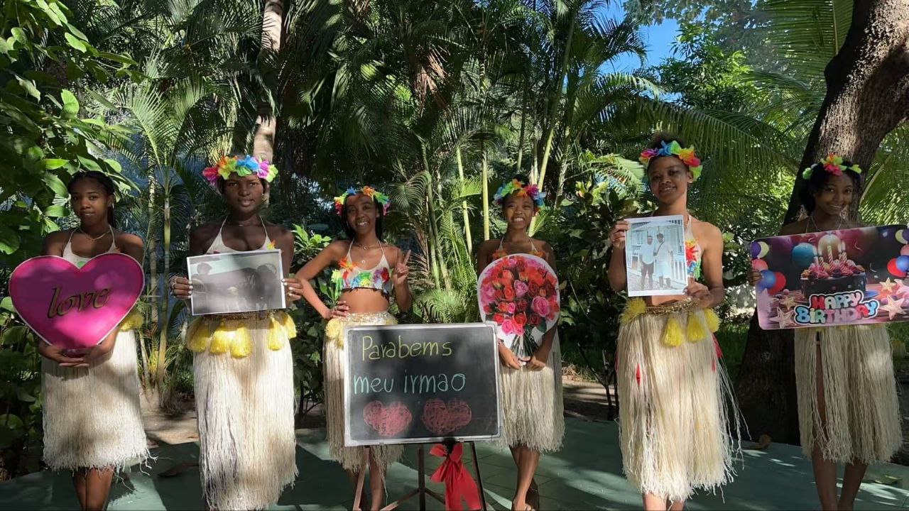  Bon aniversari, germà meu! Una salutació africana inoblidable 